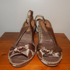 Nue Options Beige silk peep toe wedges